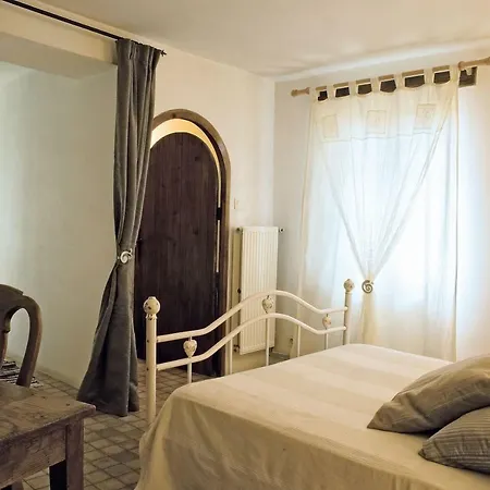 Maison De Dame Tartine Gæstehus Issirac